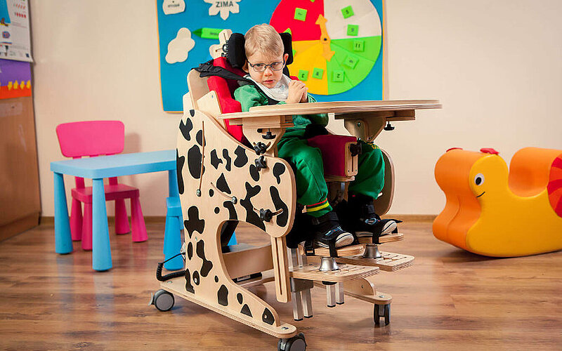 dalmatiner Stehstaender Therapiestuhl FiNiFuchs Atoform