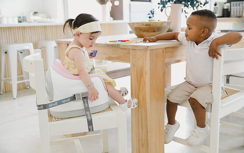 Sitzhilfe Kinder Behinderung multi seat Bumbo booster seat FiNiFuchs Sitze unterwegs