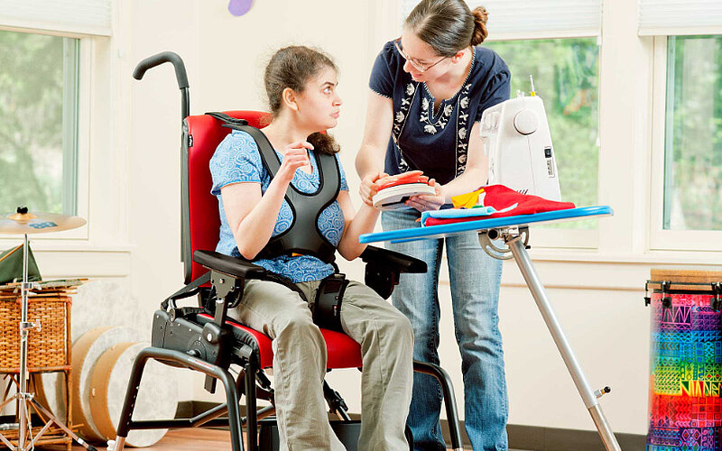 activity-chair-Sitzhilfe-Therapiestuhl-FiNiFuchs