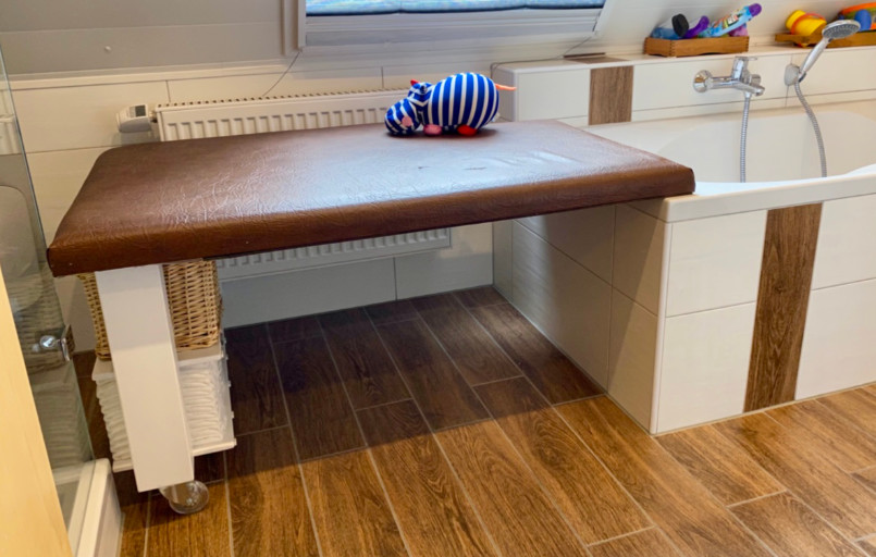Badewannenaufsatz Wickeltisch pflegen Rehakinder Kinder mit Behinderung FiNiFuchs Badewannenaufsatz Wickeltisch pflegen Rehakinder Kinder mit Behinderung FiNiFuchs